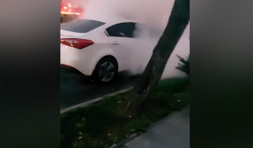 Bakıda avtomobil yanıb