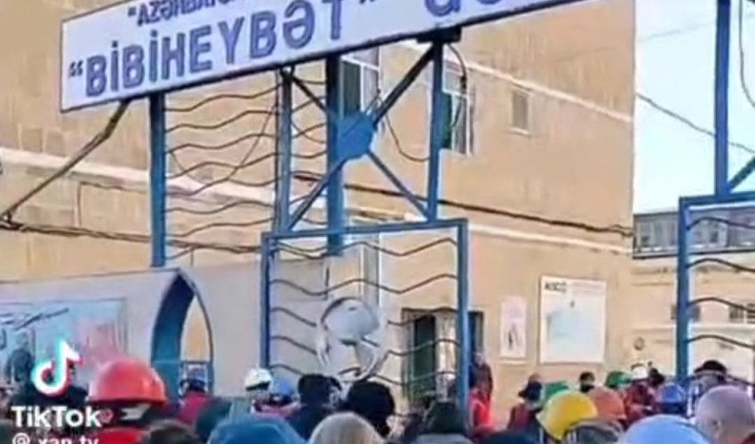 <b>Рабочие судоремонтного завода &laquo;Бибиэйбат&raquo; в Баку протестуют против закрытия предприятия</b>