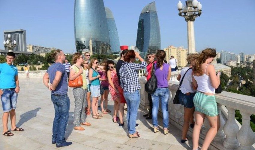 2025-ci ilin 11 ayında Azərbaycana gələn və gedənlərin sayı açıqlanıb