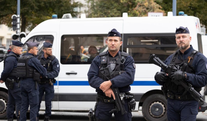 МВД Франции усилит меры безопасности в преддверии новогодних праздников