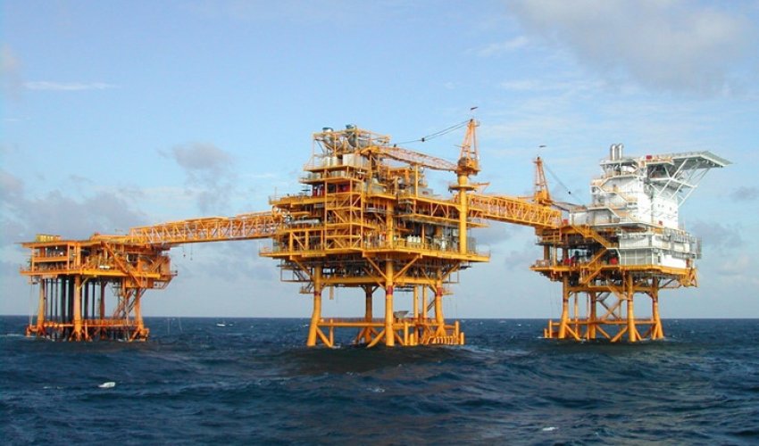 Рекордный объем нефти и газа добыт с крупнейшего морского месторождения КНР