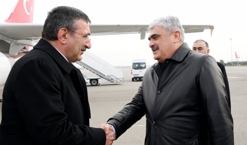 Cevdet Yılmaz Azərbaycana gəlib