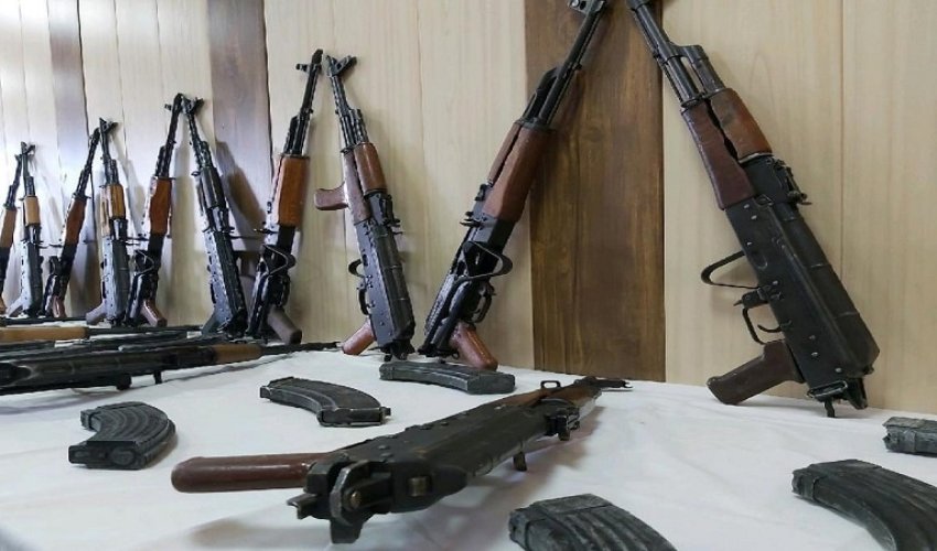 Azərbaycanda silah alveri edən cinayətkar dəstənin üzvləri tutulub