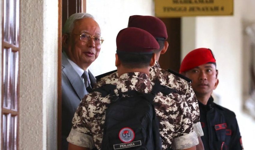 Экс-премьера Малайзии посадили еще на 15 лет