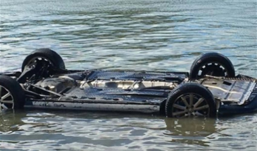 В Билясуваре при падении автомобиля в канал погибли два человека