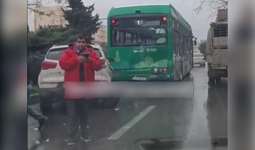 Bakıda marşrut avtobusları toqquşub, xəsarət alan var