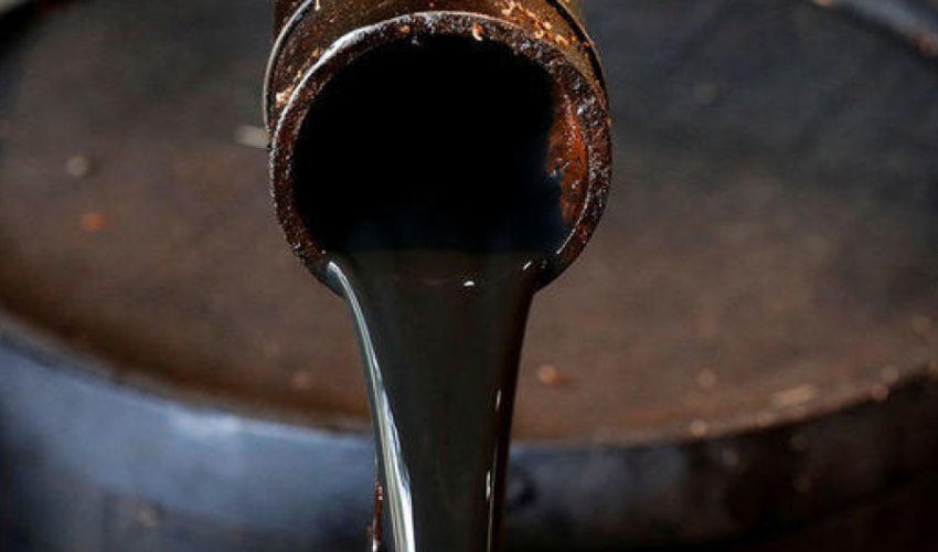 Oil prices edge lower on US statistics