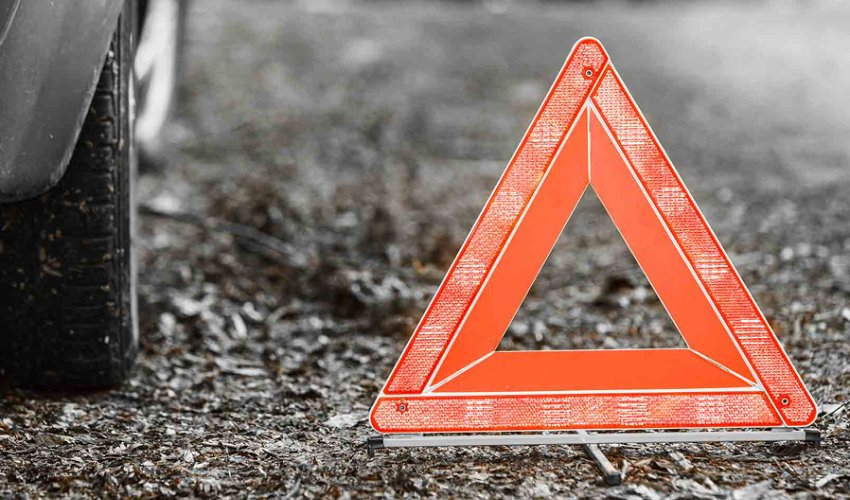 В Гахе автомобиль врезался в дерево, водитель погиб