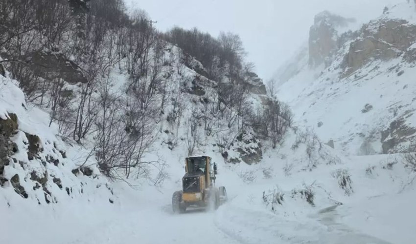 Türkiyədə 3 nəfər qar uçqununa düşüb, axtarış aparılır