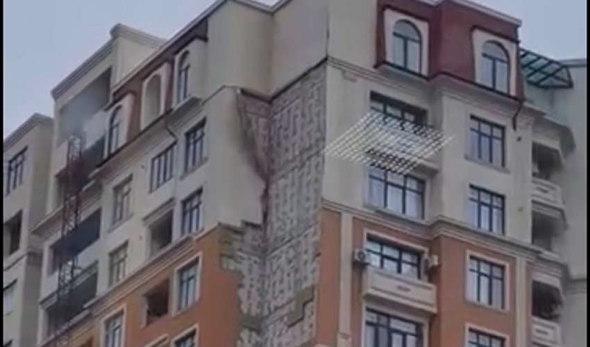 Nərimanovda binanın fasadı uçub - <span style=