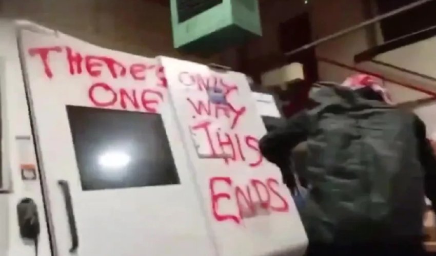 В Британии разгромили завод поставщика оружия для Израиля