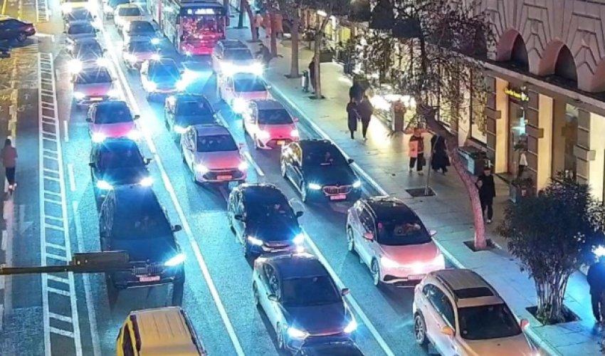 Bakının bir sıra yollarında nəqliyyatın sıxlığı yaranıb - Yenilənib