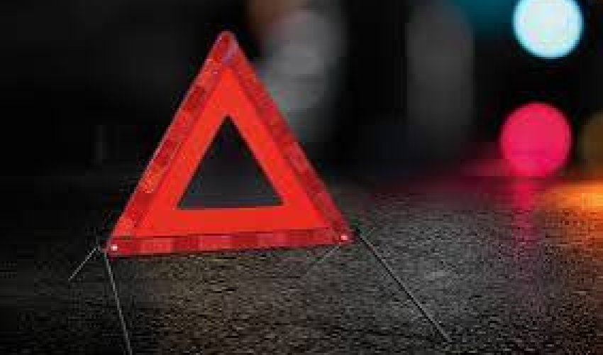 Oğuzda avtomobil ağaca çırpılıb, xəsarət alanlar var