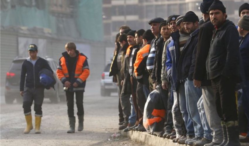 Ötən il Azərbaycanda əcnəbilər üçün iş icazəsinə 10 minə yaxın müraciət daxil olub