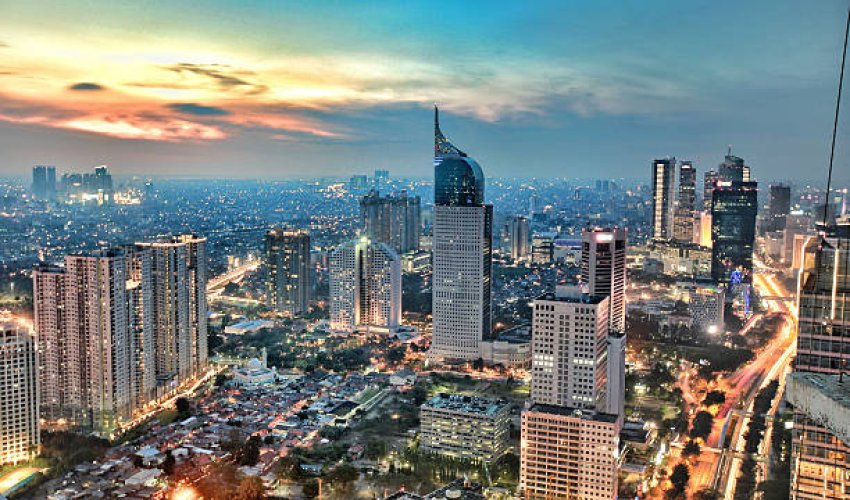 Как минимум 14 человек погибли при наводнении в Индонезии, четверо пропали без вести