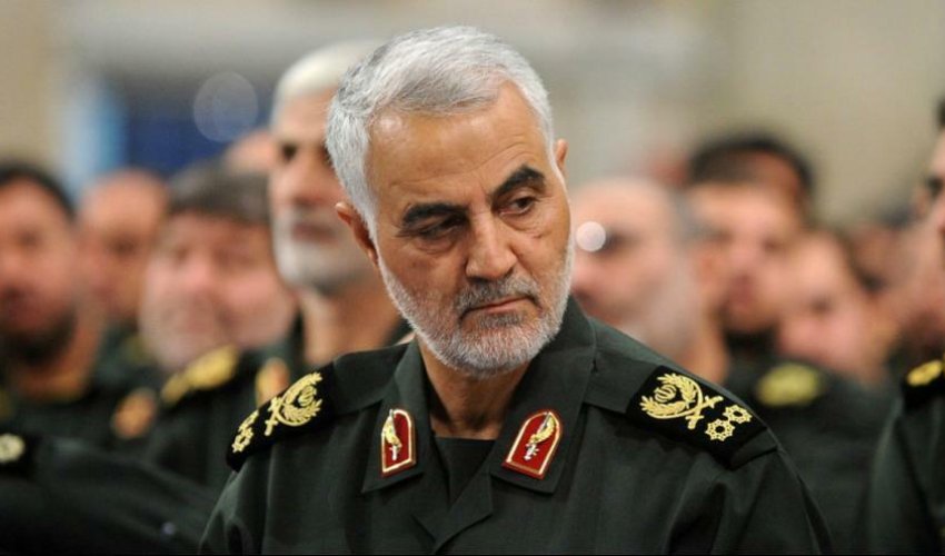 İranda Süleymaninin heykəli yandırılıb