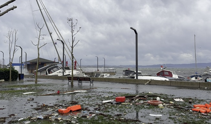 İstanbulda güclü yağış və fırtına bir sıra fəsadlar yaradıb