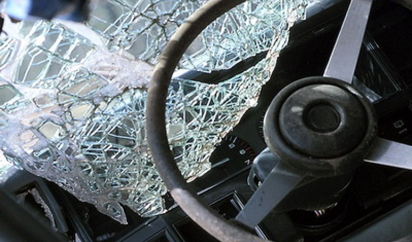 В Нефтчале автомобиль упал в канал, водитель скончался