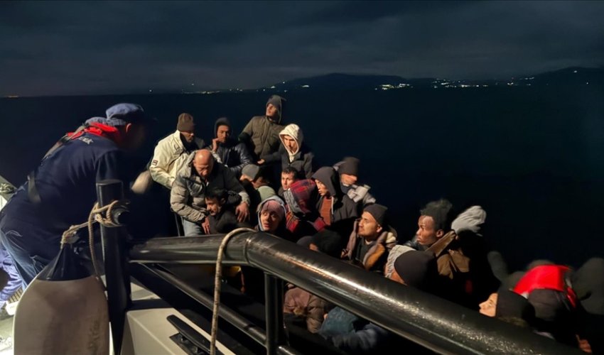 İzmirdə miqrantları daşıyan qayıq batıb: ölənlər var