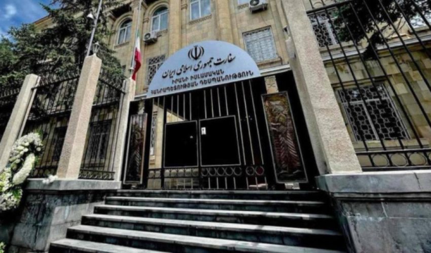 Иранцы в Ереване требуют возвращения Пехлеви