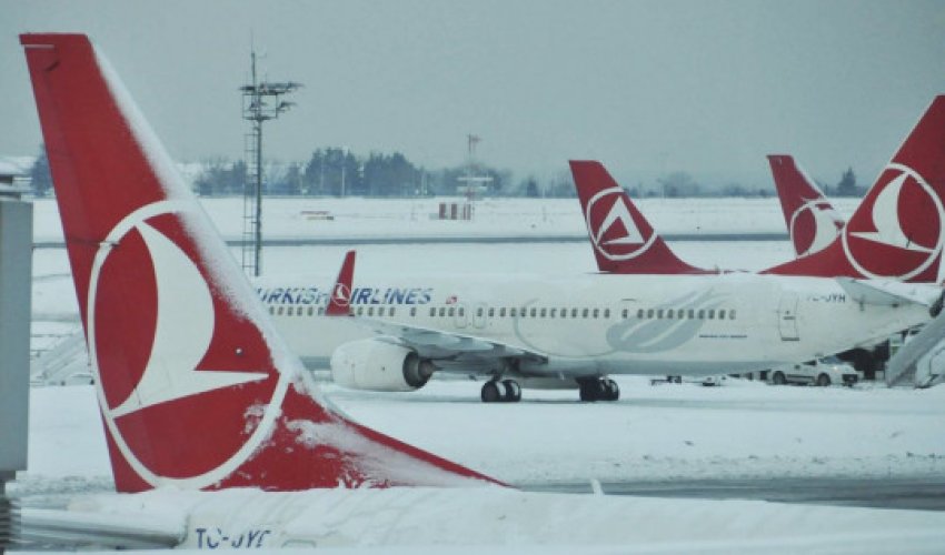 İstanbulda əlverişsiz hava şəraiti səbəbindən 54 uçuş təxirə salınıb