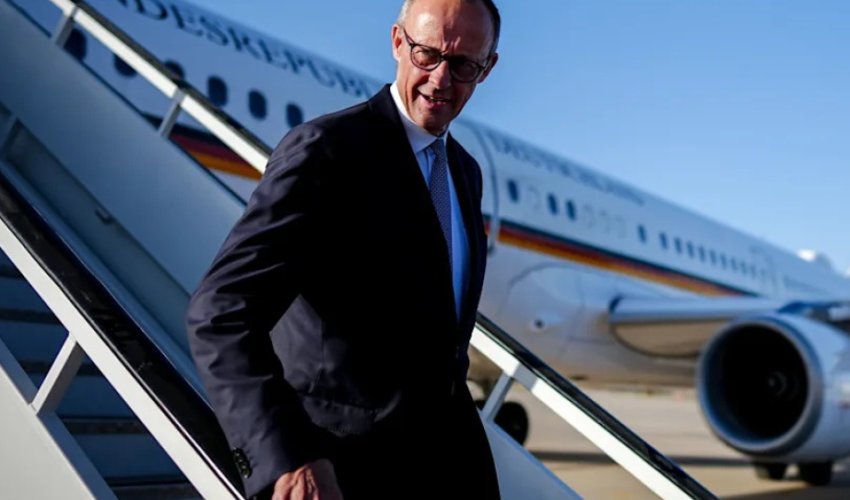 Almaniya Kansleri Hindistana səfər edib