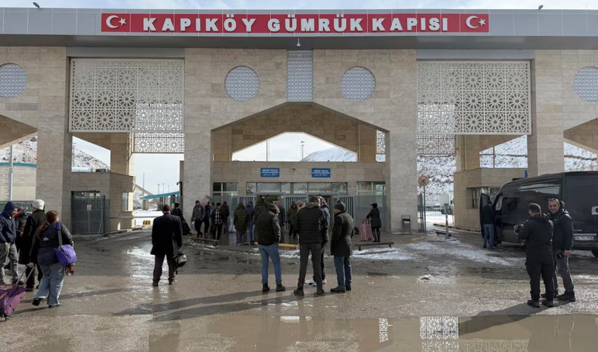 İran vətəndaşları quru sərhədlərini keçərək Türkiyəyə gedir