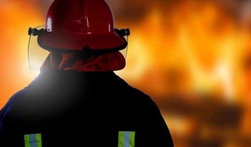 В Баку ликвидирован пожар в жилом здании - Oбновлено