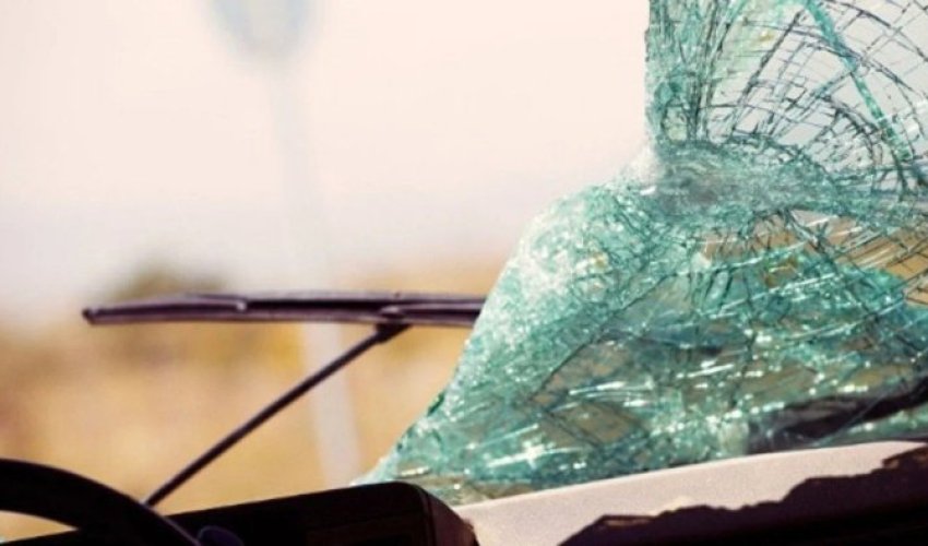 Şəmkirdə yük maşını ağaca çırpılıb, bir nəfər ölüb