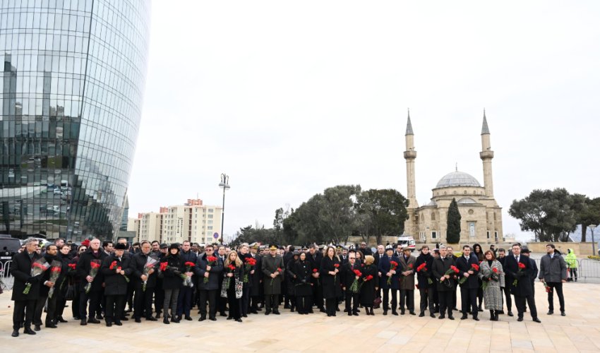 2 səfir Şəhidlər Xiyabanını ziyarət etməyib