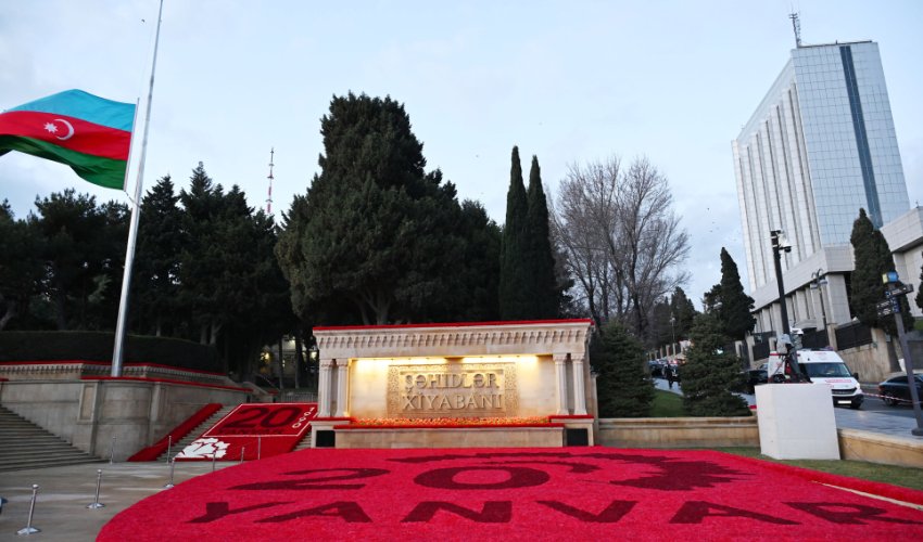 Azərbaycan rəsmiləri 20 Yanvar faciəsi qurbanlarını yad edib