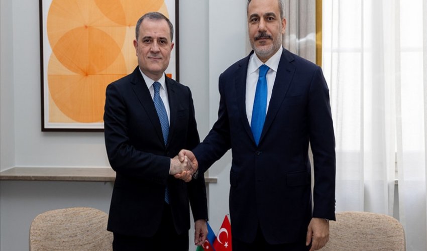 Azərbaycan və Türkiyə XİN rəhbərləri telefon danışığı aparıb
