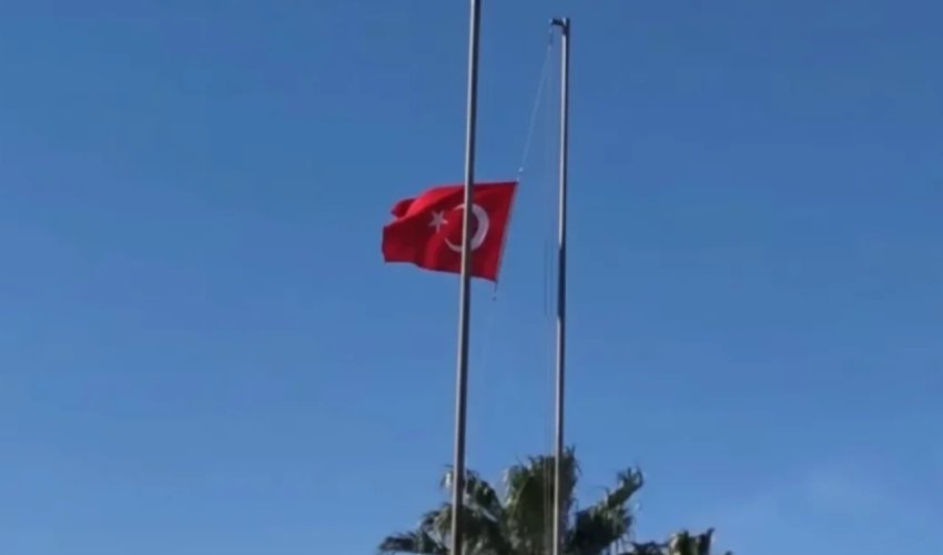 Suriyalılardan Türkiyə bayrağına hörmətsizlik