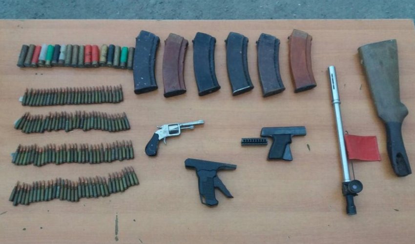 Qanunsuz saxlanılan silahlar aşkarlanıb
