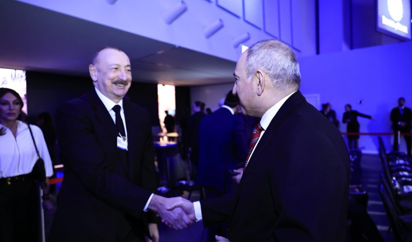 Əliyev və Paşinyan Davosda bir araya gəldi