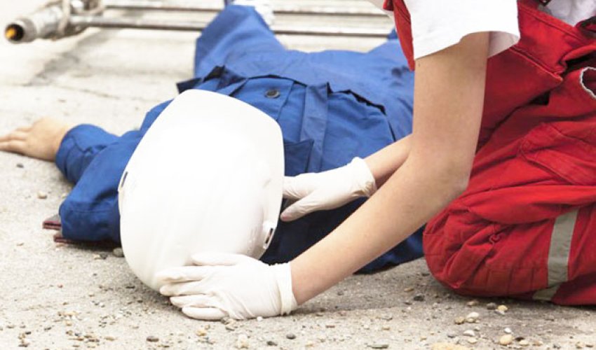 65 yaşlı fəhlənin başına yük düşüb