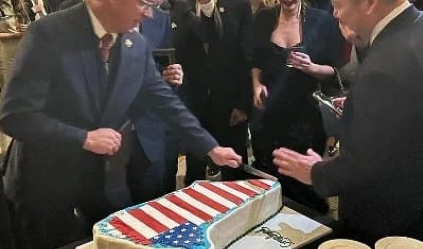 ABŞ Respublikaçılarının tədbirində Qrenlandiya xəritəsi formasında tort kəsilib