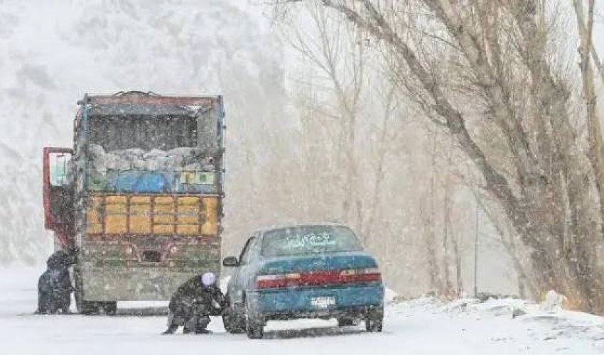 В Афганистане снегопады и проливные дожди за три дня унесли жизни свыше 60 человек