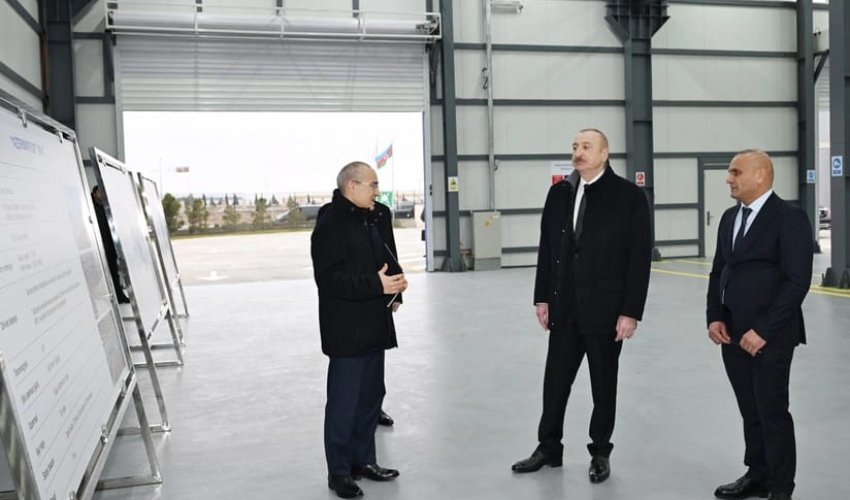 İlham Əliyev Sumqayıt Sənaye Parkında güzgü vərəqələrin istehsalı zavodunun açılışında iştirak edib