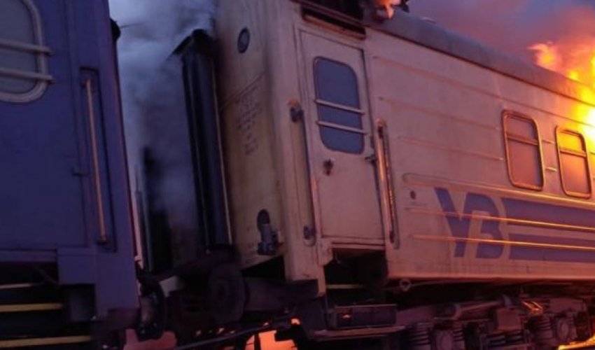 Rusiya Xarkovda sərnişin qatarını bombaladı