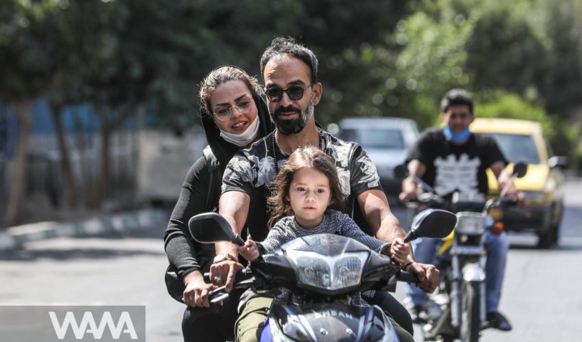 

İranda qadınlara motosiklet sürməyə icazə verilib
