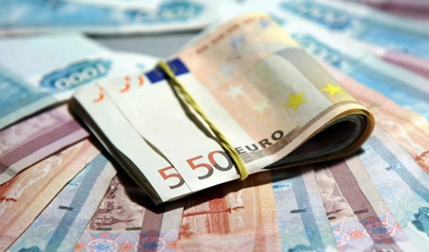 Avro və rubl azalıb - Günün məzənnəsi