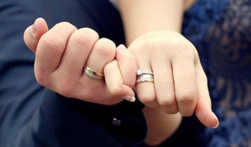 Şəmkirdə 13 yaşlı qızla nişanlanan stomatoloq 1 000 manat cərimələnib