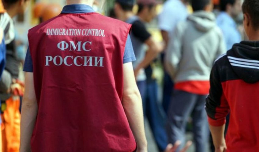 Мигрантов в России стало меньше