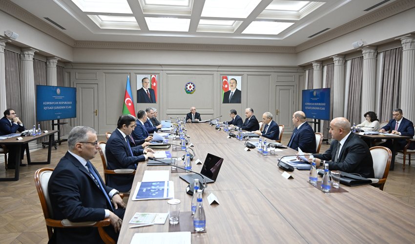 Baş nazir iclas keçirib