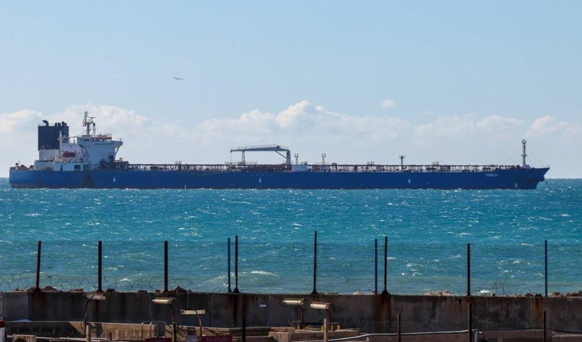 Франция отпустит задержанный танкер