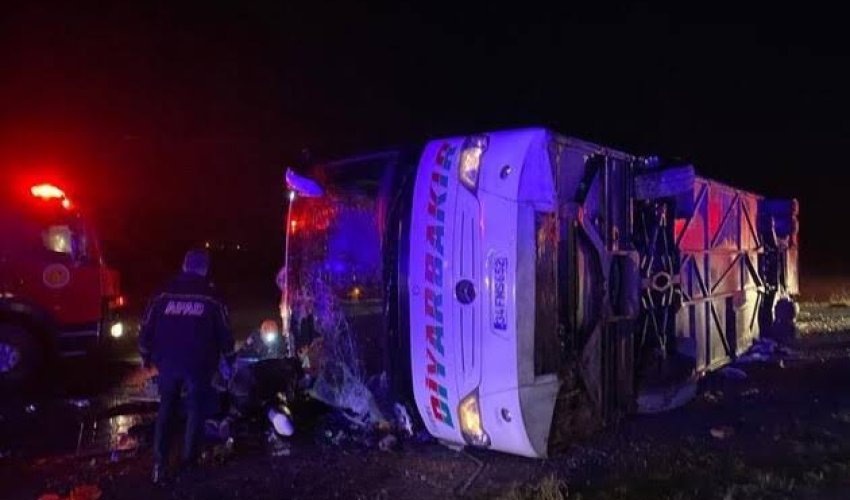 В Турции перевернулся микроавтобус, есть погибшие и пострадавшие