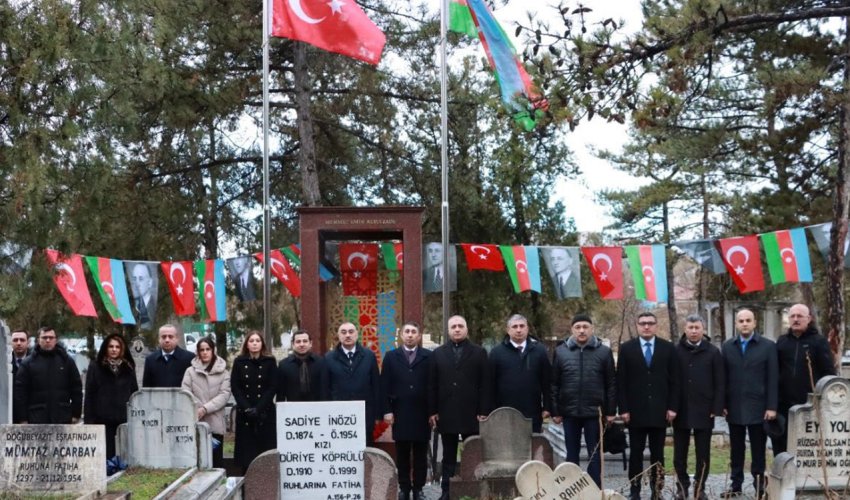 Səfir Rəsulzadənin məzarını ziyarət edib