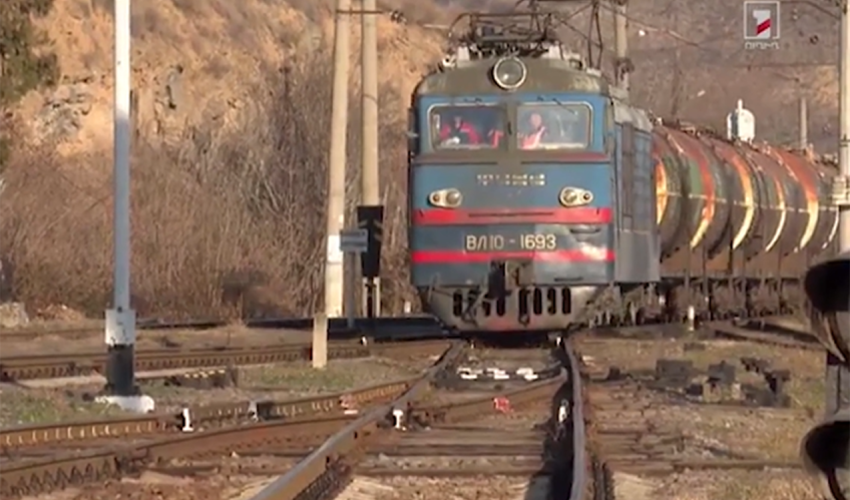 Поезд с российским зерном отправился в Армению со станции Баладжары