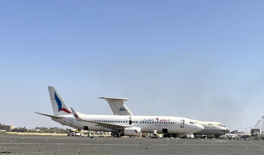 Xartum aeroportuna üç ildən sonra ilk dəfə sərnişin təyyarəsi enib